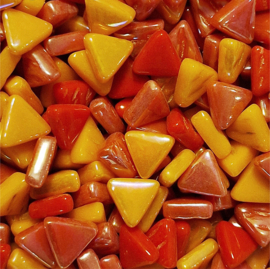 Glasmozaiek Driehoekjes 10 mm per 250 gram Mix Rood/Oranje 301