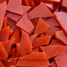 Gekleurde glasscherven Semi Translucent Karmijn Rood GAC214D ST