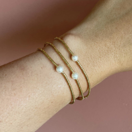 Golden freshwater pearl bracelet