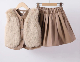 LEDERLOOK ROK & GILET MET BONT