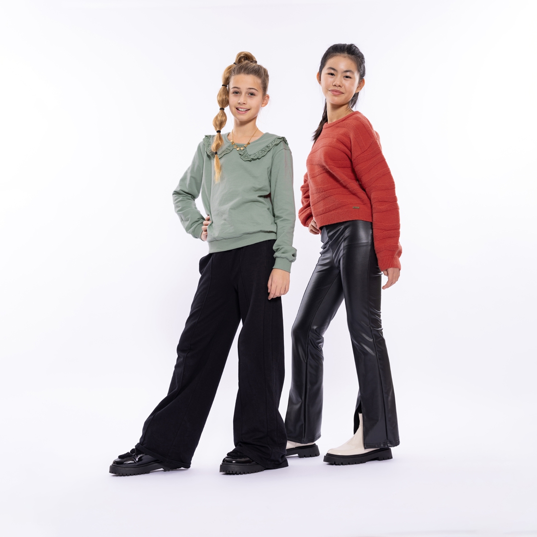 FLARED BROEK LEDERLOOK, ZWART