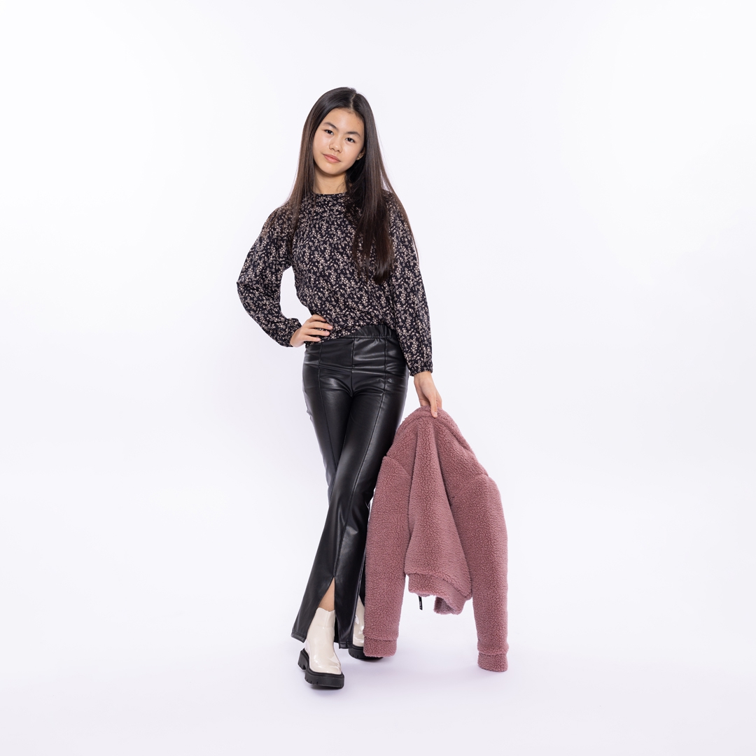 FLARED BROEK LEDERLOOK, ZWART