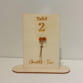 Tafelnummer houten staander met droogboeketje