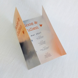 Huwelijksuitnodiging met blauw en terracotta aquarel