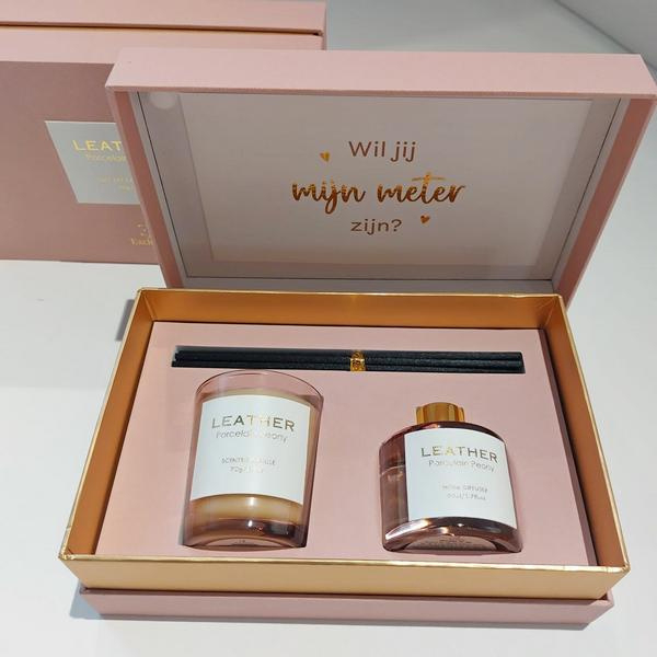 Pink Leather Porcelain Peony Gift Pack | Luxe Diffuser en Kaars voor Meter