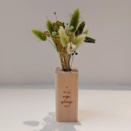 Houten vaasje met droogbloemen - vraag GETUIGE