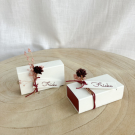 Doopsuikerset Frieke - Oudroze & bordeaux met krullig lettertype (40st)