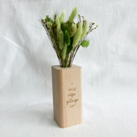 Houten vaasje met droogbloemen - vraag GETUIGE