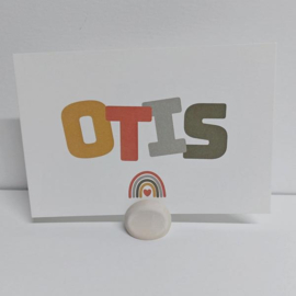 Otis - Vrolijk geboortekaartje met speelse, kleurrijke letters