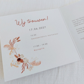 Huwelijksuitnodiging met flowerhoop