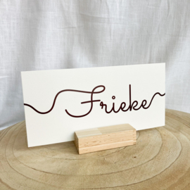 Frieke - Minimalistisch geboortekaartje met bordeaux (50st)
