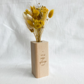 Houten vaasje met droogbloemen - vraag GETUIGE