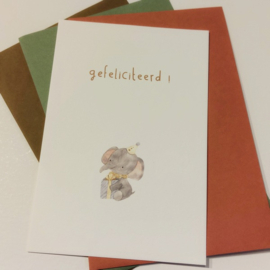 Wenskaart met feestend olifantje, gefeliciteerd