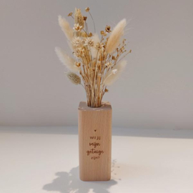 Houten vaasje met droogbloemen - vraag GETUIGE