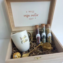 Houten kistje met thee - vraag meter of peter