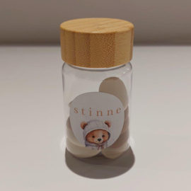 10 potjes met houten deksel, gevuld en gepersonaliseerd
