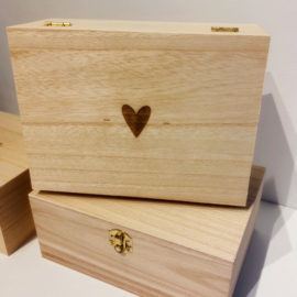 Large Houten Kist met Gravure