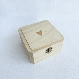 Houten geschenkdoosje met gegraveerd zeepje – cadeau voor oma, tante, mama of zus