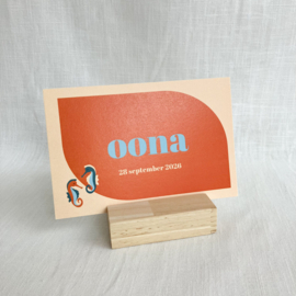Oona - vrolijk gekleurde geboortekaart met zeepaardjes