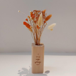Houten vaasje met droogbloemen - vraag GETUIGE