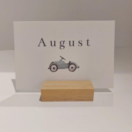 August - Retro geboortekaart met schattig autootje