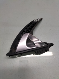 Deurgreep binnenzijde links Nissan Primera P12 80671-BA100 Gebruikt.