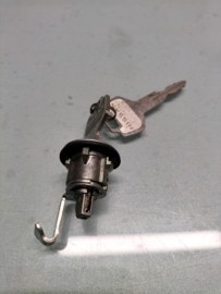 Cylinder set-gas filler lock Nissan 78840-01A25 B11/ E24 Original.