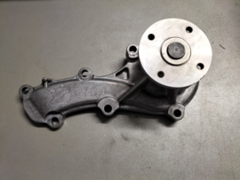 Waterpomp Nissan 21010-9F605 N16/ P11/ P12/ V10/ WP11 Origineel.