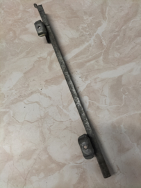 Achterste raamgeleiding rechts Datsun Cherry E10 80250-M1400 Gebruikt.