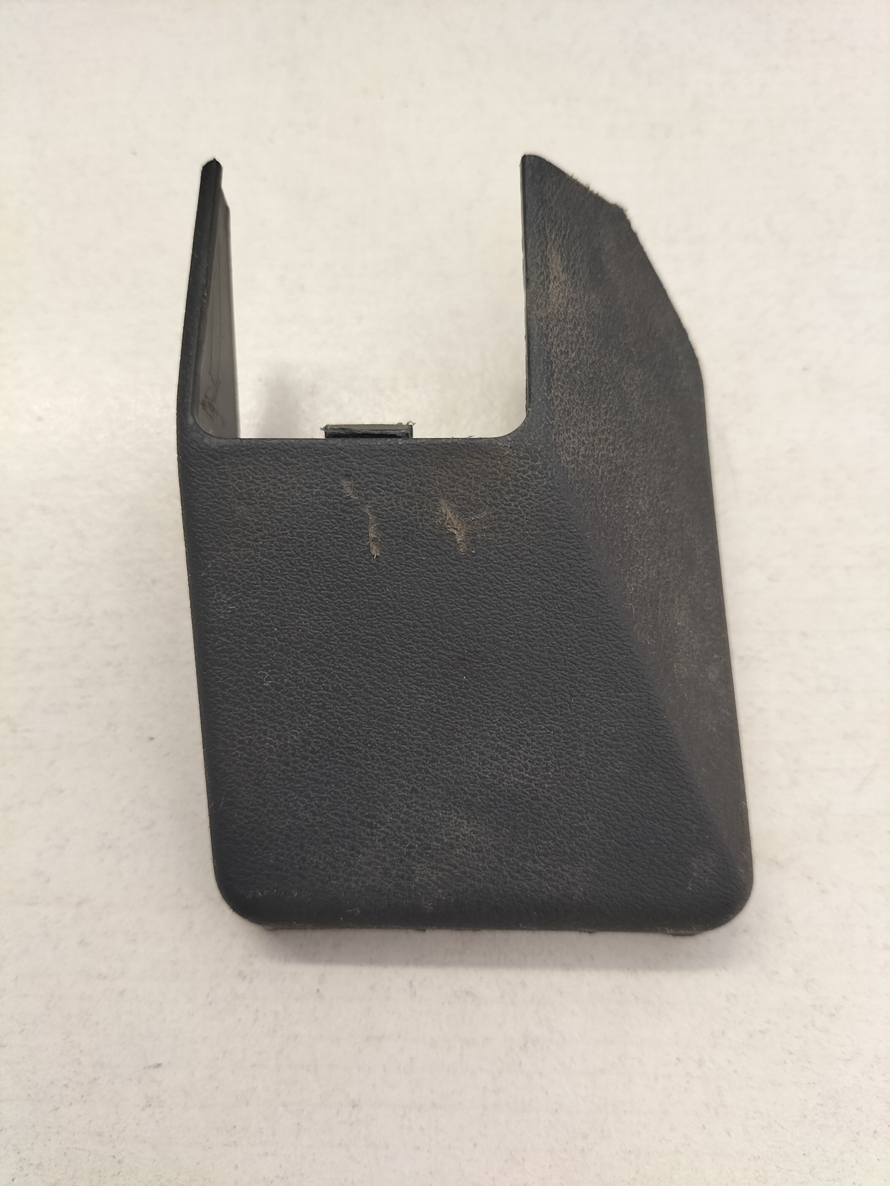 Cover seat-slide Nissan Primera P11/ WP11 87509-3J302 Used part.