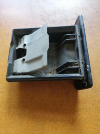 Asbak Nissan 68810-50Y01 B13/ N14/ Y10 Gebruikt.