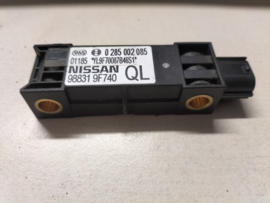 Airbagsensor links Nissan Primera P11/WP11 98831-9F726 (98831-9F740) (0285002085) Gebruikt.