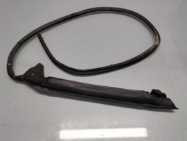 Weatherstrip-rear door Nissan Primera P12  82831-AV710 Used part
