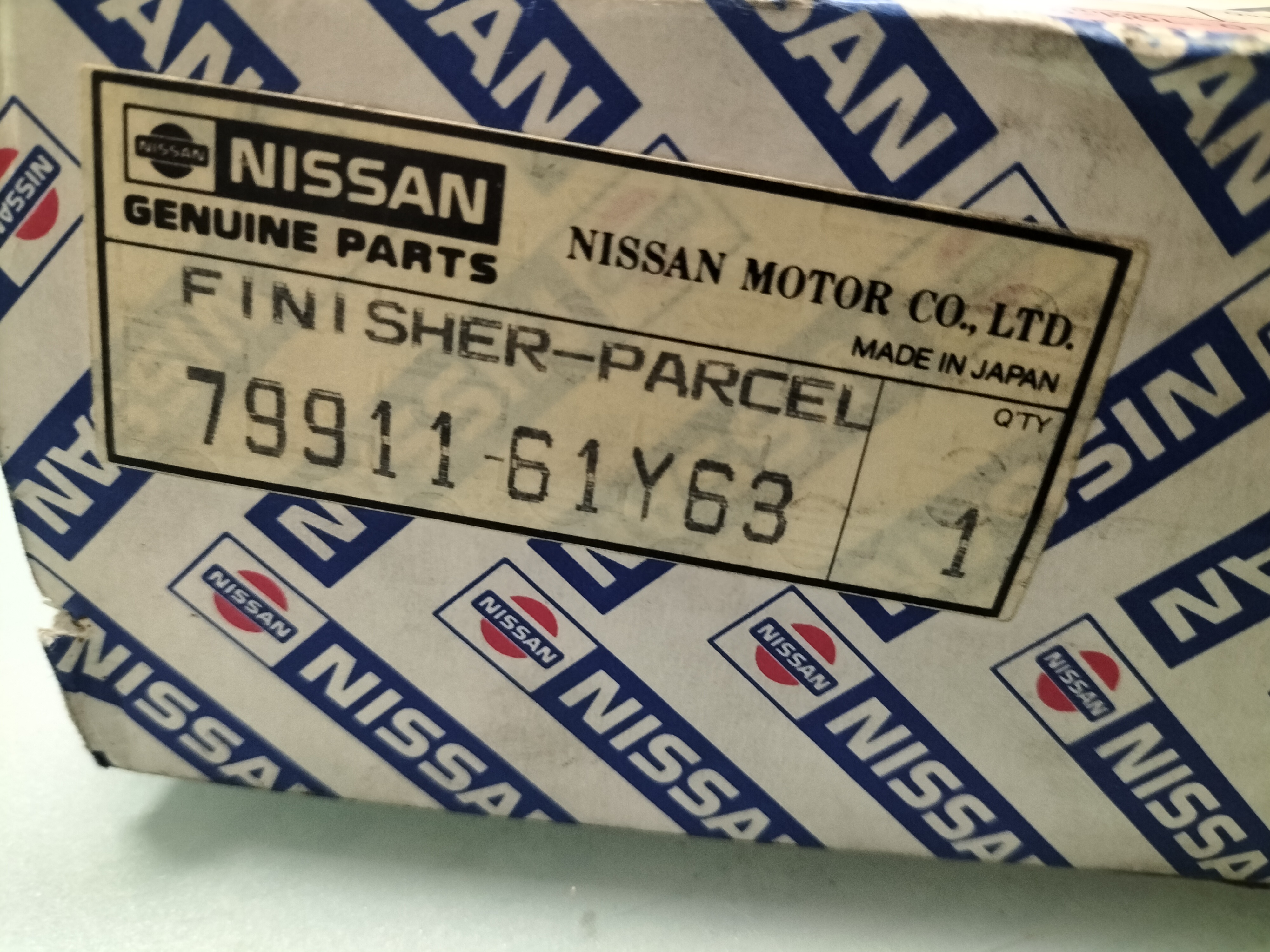 Parcel shelf panel right-hand Nissan 79911-61Y63 Original
