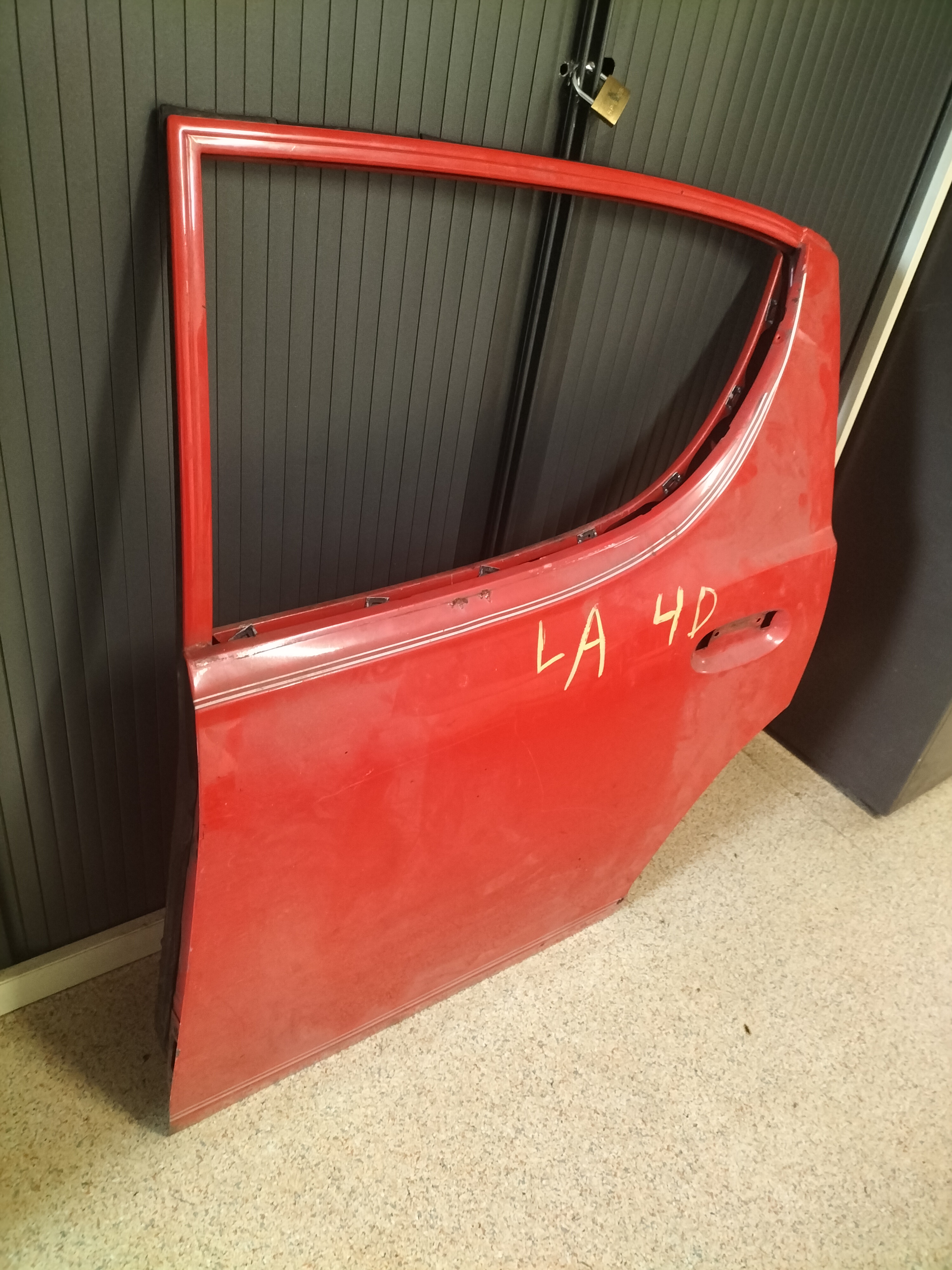 Assy-door, rear left-hand Datsun Cherry E10 82101-M0400 Used part.
