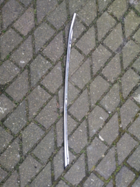 Sierlijst linksvoor Nissan Bluebird T12/ T72 76813-D4000 Gebruikt.
