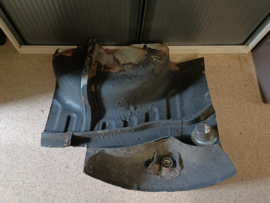 Trunk floor with house-rear wheel, inner left-hand Datsun Cherry E10 100A 74810-M0215 + 76751-M0250 Used part.