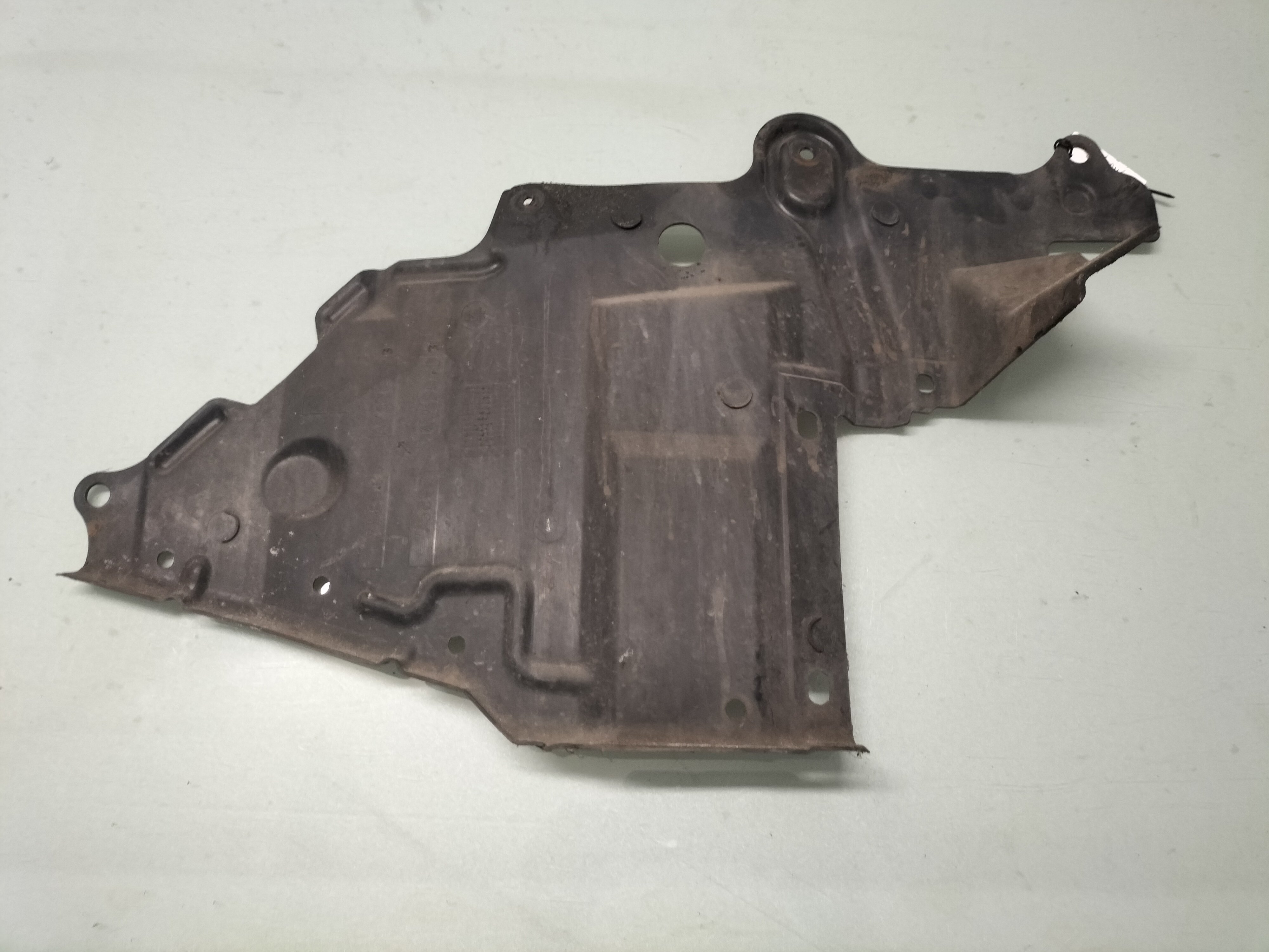 Cover-front under, right-hand QG16DE/ QG18DE/ QR20DE Nissan Primera P12 75896-AV600 Used part.