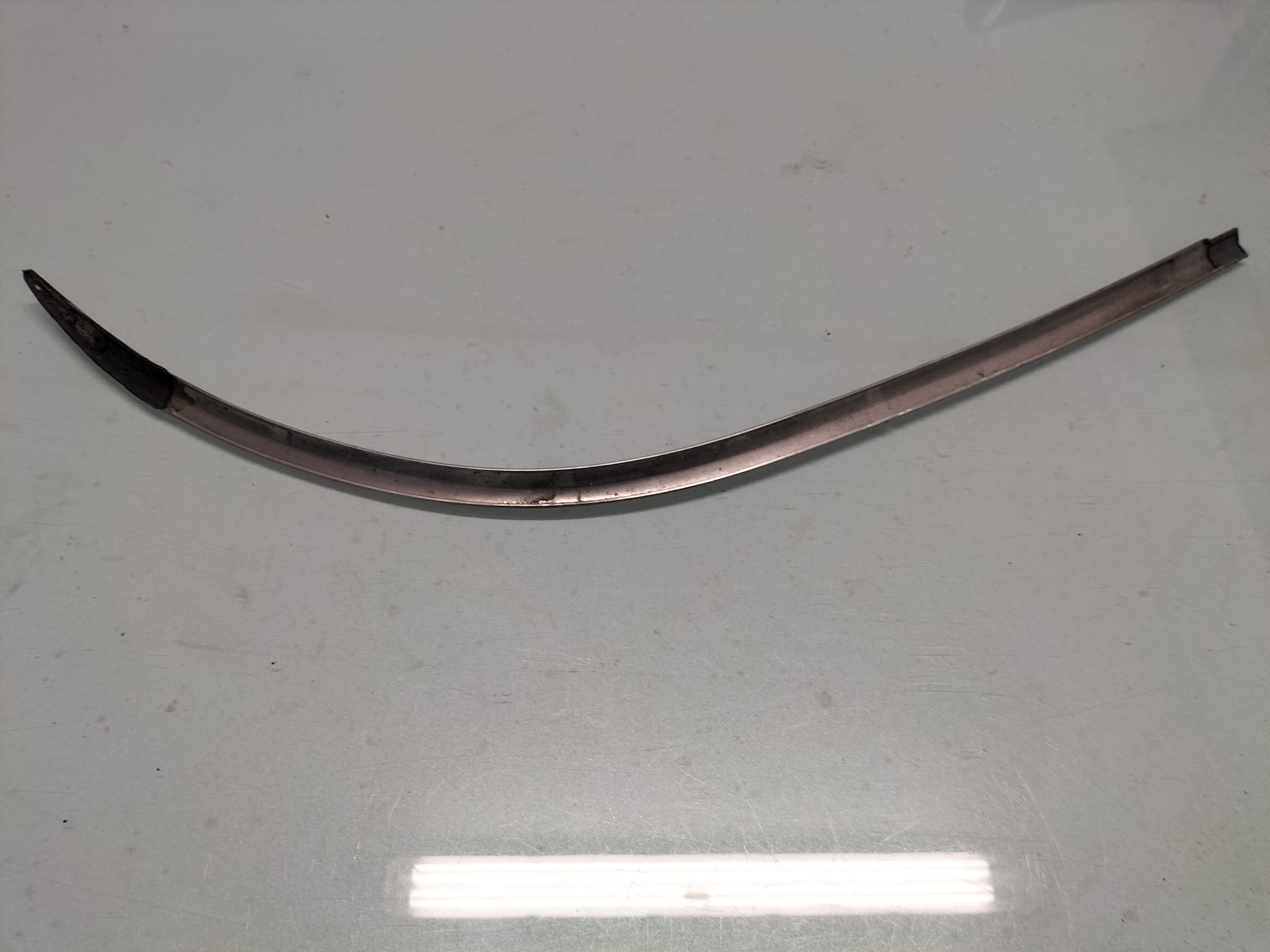 Sierlijst zijraam linksachter Datsun Cherry E10 2-deurs Sedan 76809-M0201 Gebruikt.