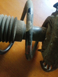 Veerpoot rechtsvoor wit/rood Nissan Micra K12 54010-AX602 + 54302-AX626 Gebruikt.