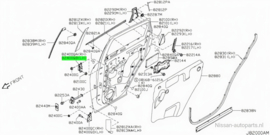 Deurscharnier achterportier linksboven Nissan Primera P12 82401-AV630 Gebruikt.
