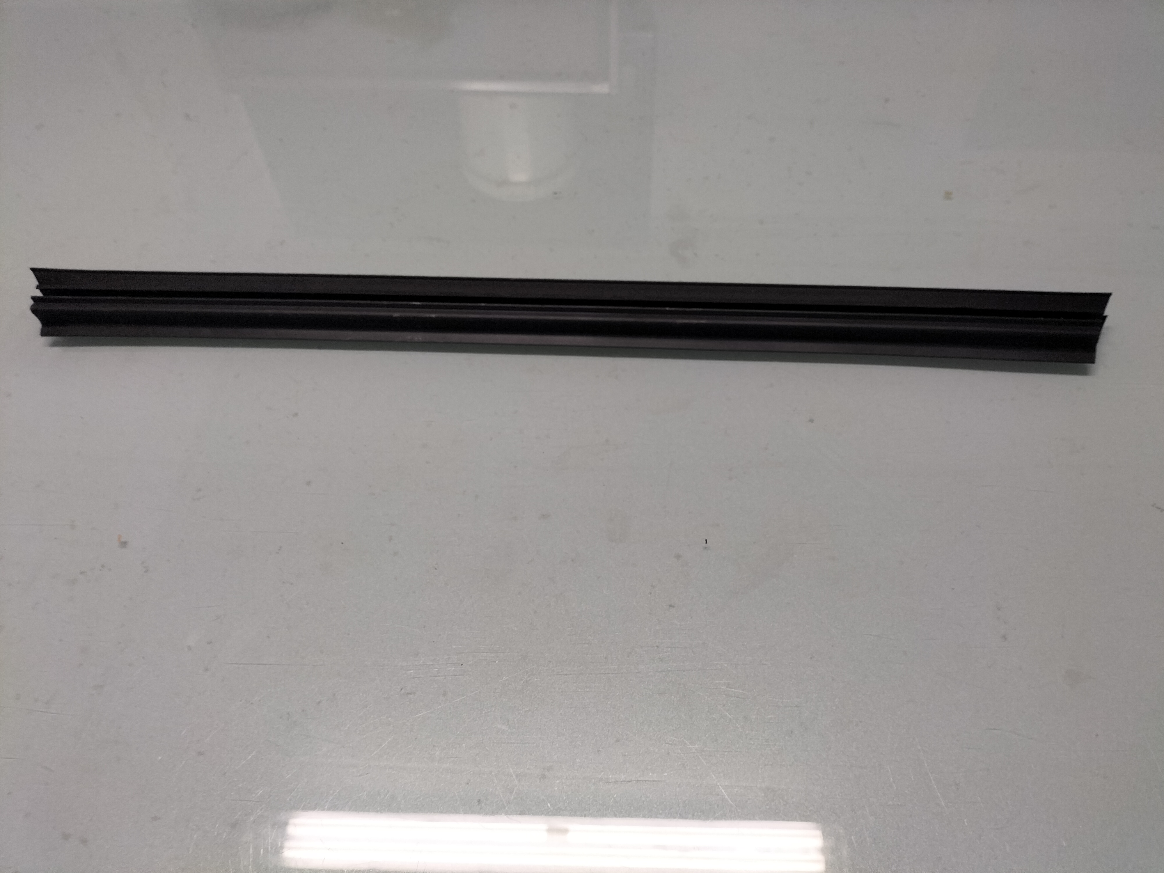 Afstrijkrubber/raamgeleiding linksachter Nissan Qashqai J10 82835-JD000 Gebruikt.
