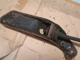 Samenstelling montagesteun trekstang vooras links Nissan 280ZX S130 54481-P6500 + 54471-P6500 Gebruikt.