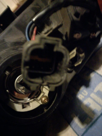 Koplamp rechts Nissan Almera N15 26010-1N825 (26010-1N725) Gebruikt, lichte schade.