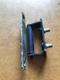 Achterklepscharnier Nissan Primera P11 hatchback 90400-2F730 Gebruikt.