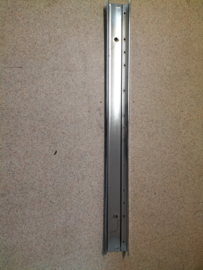 Achterbumper Datsun Violet A10 85022-W7500 Origineel.