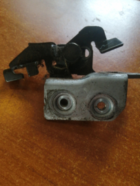 Achterklepslotvanger Nissan Bluebird T72 - sedan 84620-Q9100 Gebruikt.