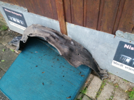Binnenscherm rechtsvoor Nissan Primera P11/ WP11 63842-9F500 Gebruikt.