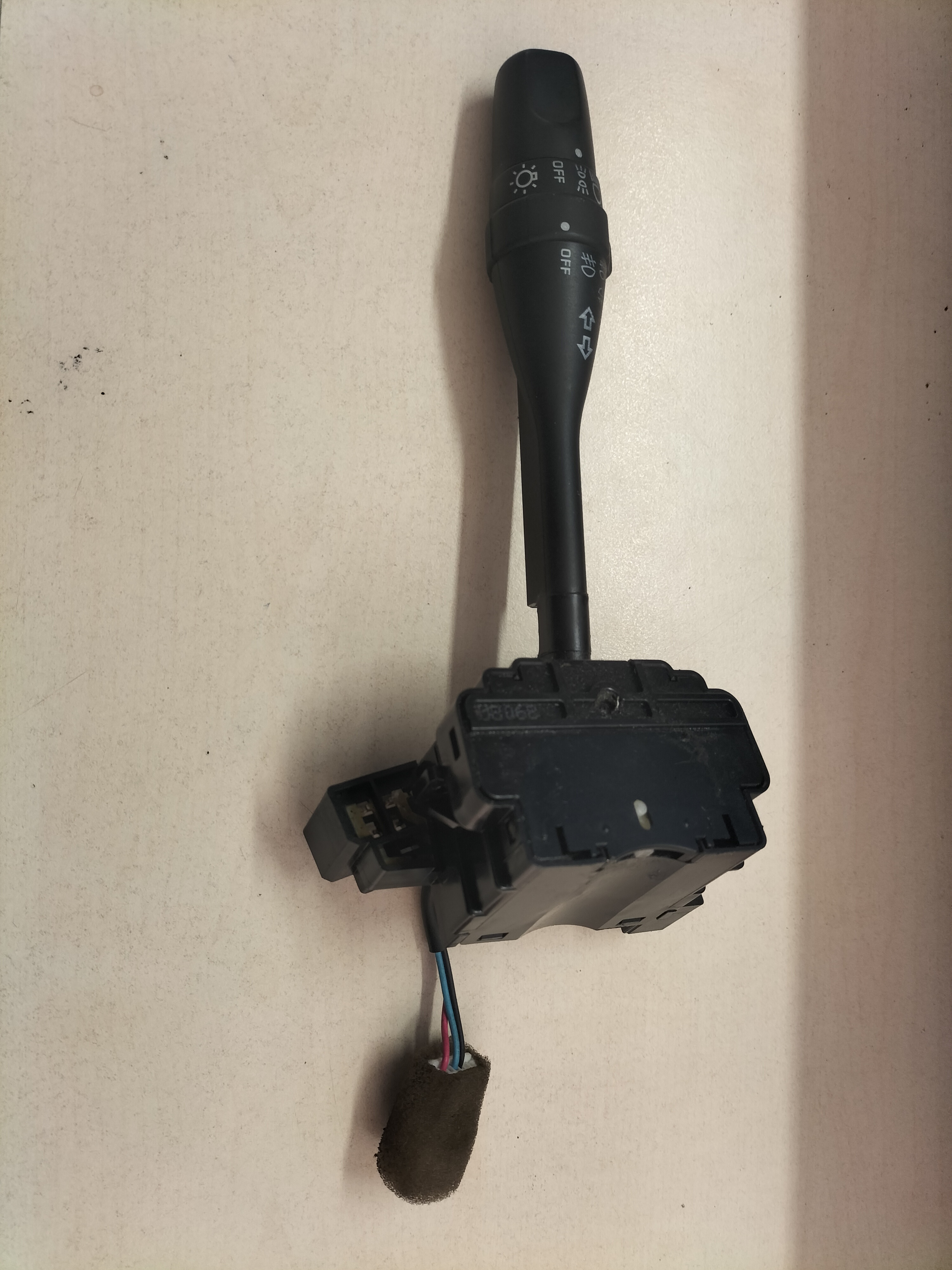 Richtingaanwijzerschakelaar Nissan Almera N15 25540-2N300 (14509) Gebruikt.