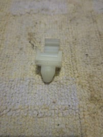 Holder-rod heater Nissan 27137-D4000 Used part.